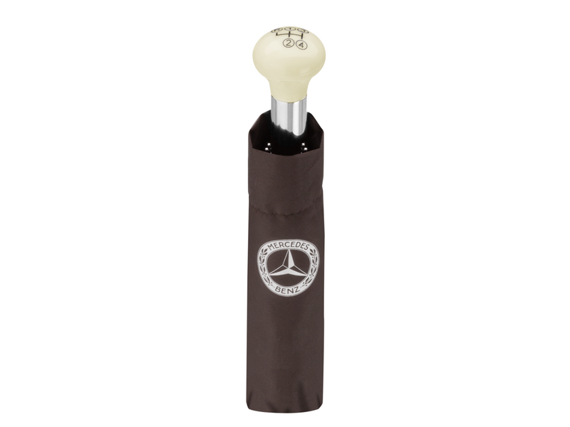 300 SL gear knob compact umbrella. Brown. Chromed steel shaft. 100% polyester canopy with special water- and dirt-repellent coating. Fibreglass/metal ribs. Manual opening. “Windproof” design. Handle designed to resemble 300 SL gear knob. Diameter when open approx. 97 cm. Length approx. 30 cm (closed).