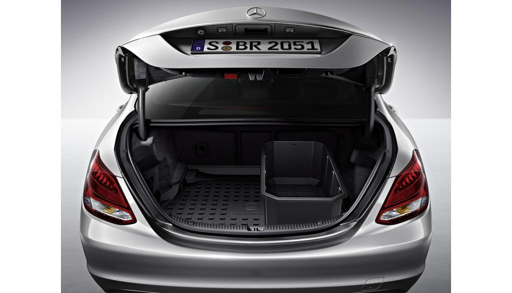 Kofferraumwanne, flach, mit Durchlademöglichkeit (schwarz, Polypropylen) |  Kofferraum | Komfort | Limousine W205 (03/14-06/18) | Mercedes-Benz  Original-Zubehör