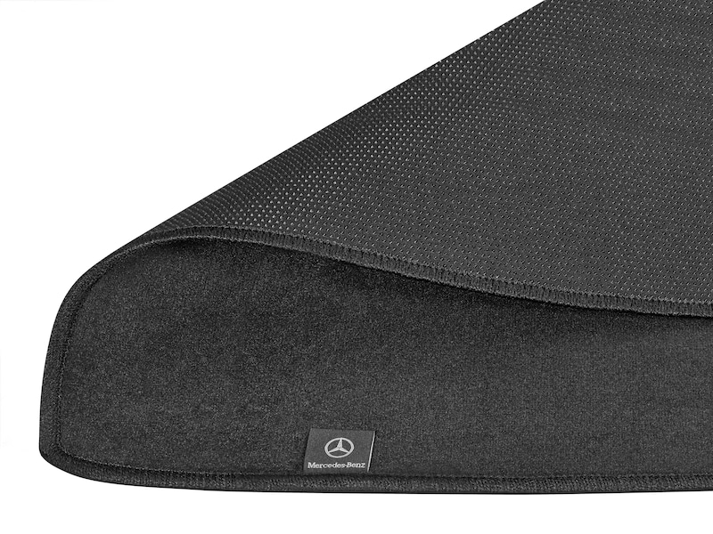 This anti-slip mat by Mercedes-Benz protects the boot floor during loading and unloading. Made from 100% polyester. Double-sided: with rubberised, non-slip side and high-quality velour side. Prevents cargo from sliding around. Protects the load compartment floor from dirt and damp. Easy to clean with warm water.