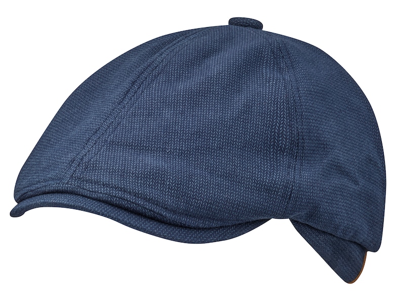 Flat cap. Dark blue.Outer material 98% organic cotton/2% spandex, inner lining 100% organic cotton. Historic logo on leather badge. Suitable for a head circumference of approx. 56-59 cm. One size.