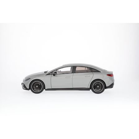 NZG 1:18 Mercedes-Benz EQE (V295) year 2022 opalite white